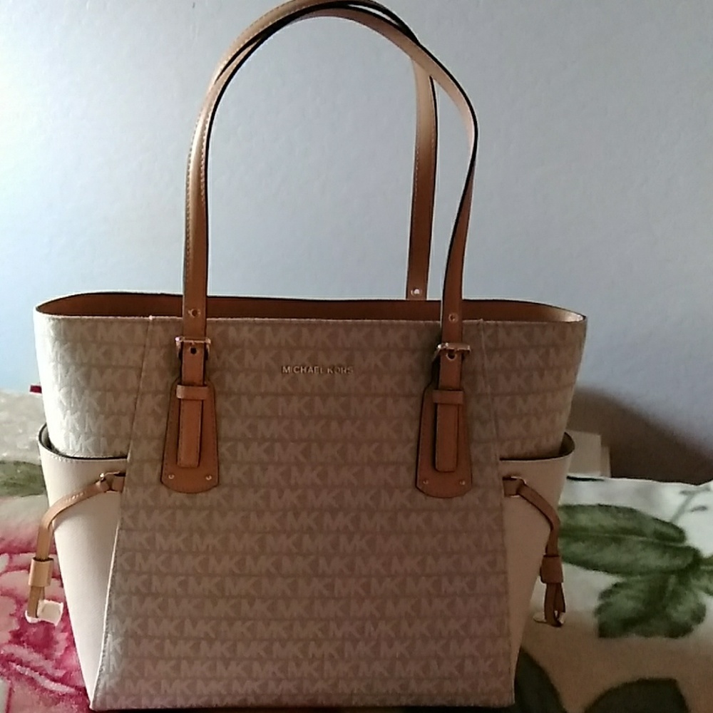 Michael Kors Voyager